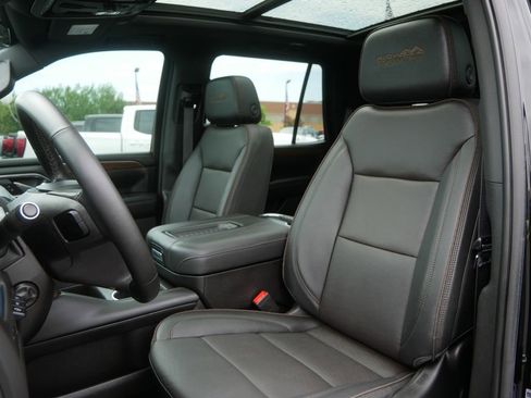 Used 2023 Chevrolet Tahoe High Country AWD/4WD image 2
