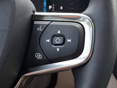 Certified 2024 Volvo XC40 B5 Ultimate w/ Protection Package Premier AWD/4WD image 17