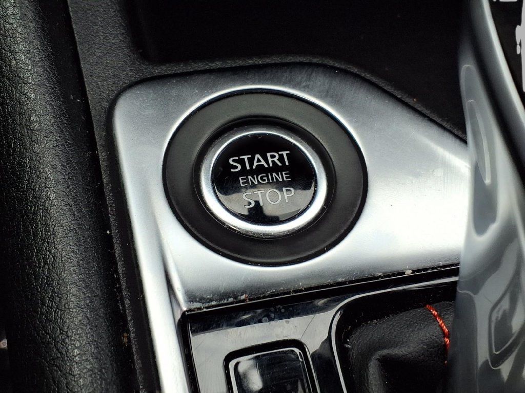 Used 2025 Nissan Sentra SR FWD image 11