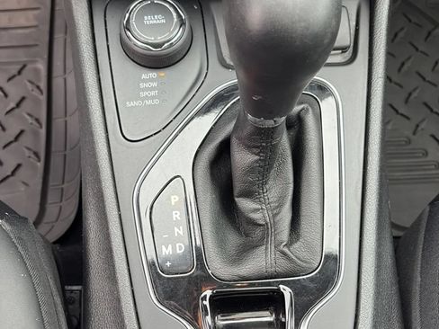 Used 2019 Jeep Cherokee Limited w/ Trailer Tow Group AWD/4WD image 22