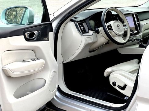Used 2021 Volvo XC60 T5 Inscription w/ Advanced Package image 11