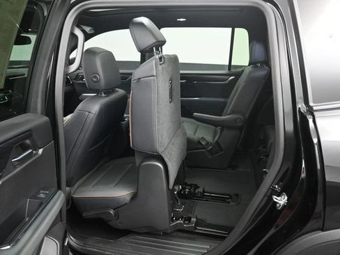 Used 2024 GMC Acadia AT4 w/ Luxury Package AWD/4WD image 35
