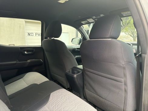 Used 2020 Toyota Tacoma TRD Off-Road w/ Technology Package image 27