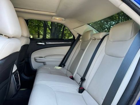 Used 2018 Chrysler 300 Limited AWD/4WD image 17