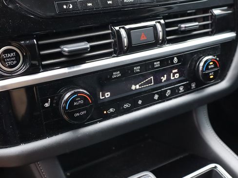 Used 2024 Nissan Pathfinder SL w/ Lighting Package (N92) FWD image 25
