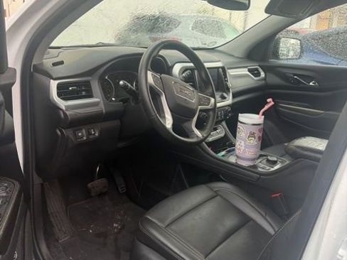 Used 2023 GMC Acadia SLT w/ Elevation Edition image 9