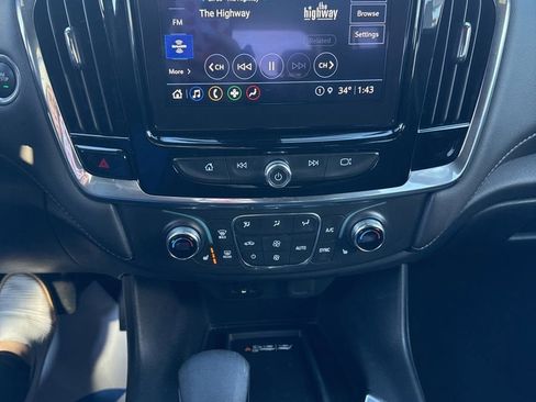 Used 2023 Chevrolet Traverse LT image 15