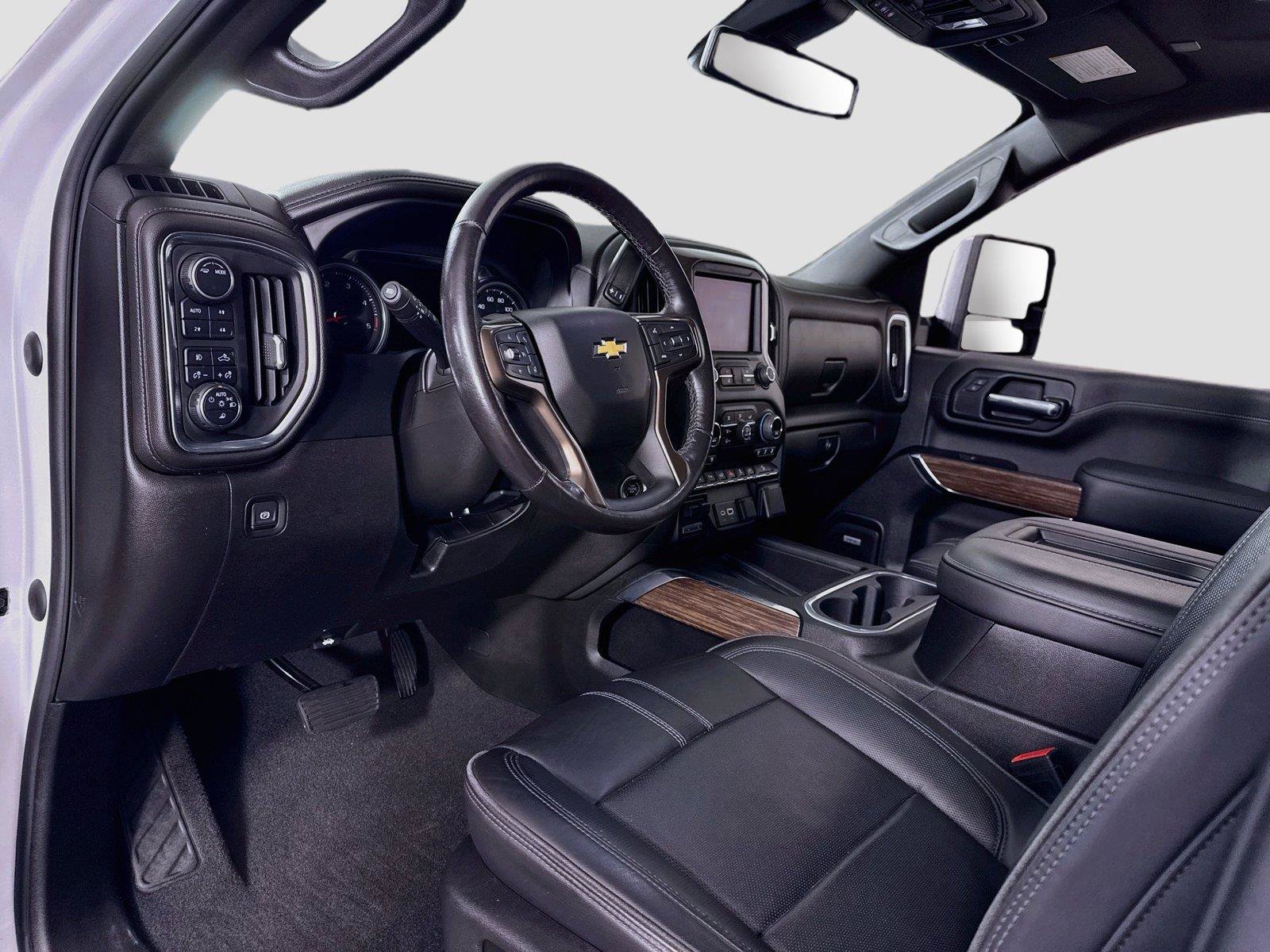 Used 2022 Chevrolet Silverado 3500 High Country w/ Safety Package II AWD/4WD image 3