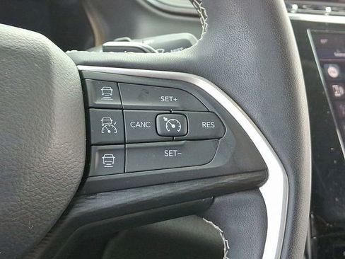 Used 2023 Jeep Grand Cherokee Laredo image 34