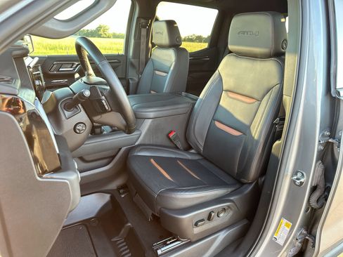 Used 2024 GMC Sierra 1500 AT4 w/ Technology Package AWD/4WD image 10