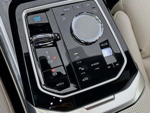 Used 2025 BMW i7 eDrive50 w/ Executive Package RWD image 15