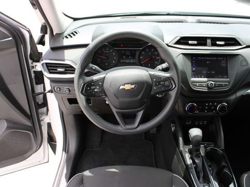 Used 2023 Chevrolet TrailBlazer LT FWD image 17