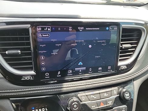 Used 2025 Chrysler Pacifica Limited FWD image 20