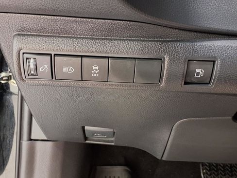 Used 2025 Toyota Corolla SE w/ SE Premium Package image 24