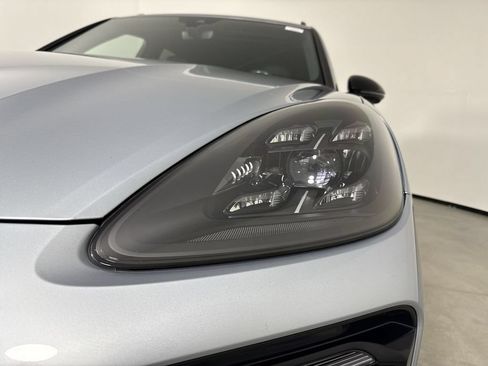 Certified 2023 Porsche Cayenne GTS AWD/4WD image 11