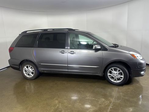 Used 2005 Toyota Sienna XLE Limited w/ XLE Limited Pkg 2 AWD/4WD image 8