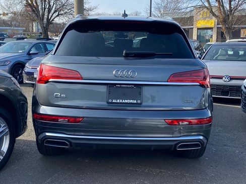 Used 2023 Audi Q5 2.0T Premium w/ Convenience Package image 2