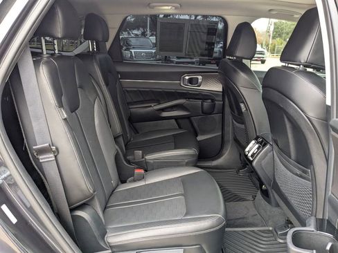 Used 2025 Kia Sorento SX image 31