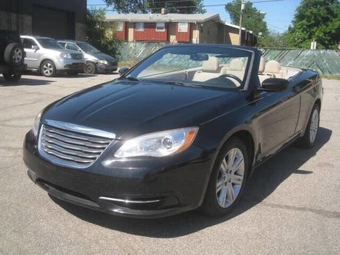 Used 2012 Chrysler 200 Touring image 1