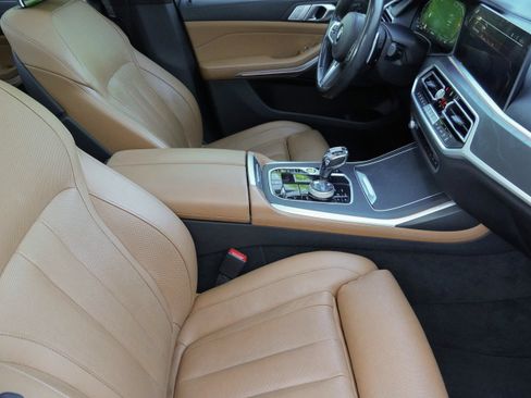Used 2022 BMW X7 xDrive40i w/ M Sport Package AWD/4WD image 12