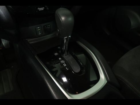 Used 2016 Nissan Rogue SV w/ SV Premium Package image 23