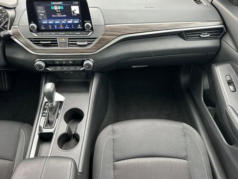 Used 2025 Nissan Altima 2.5 SV image 30