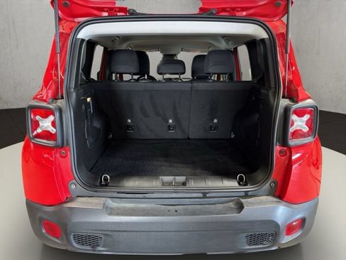 Used 2023 Jeep Renegade Latitude w/ Premium Group AWD/4WD image 21
