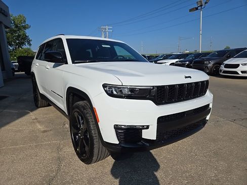 Used 2025 Jeep Grand Cherokee L Limited w/ Luxury Tech Group II AWD/4WD image 15