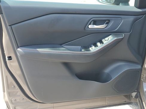 Used 2025 Nissan Rogue SV AWD/4WD image 5