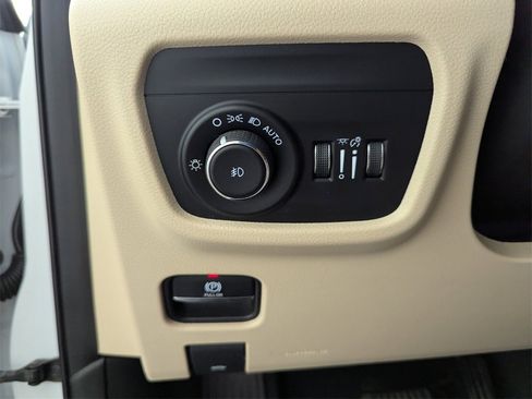 Certified 2022 Jeep Grand Cherokee L Limited w/ Luxury Tech Group II image 29