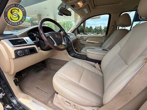 Used 2011 Cadillac Escalade ESV Premium AWD/4WD image 11