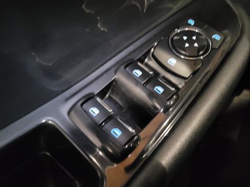 Used 2020 Ford Edge SEL image 27