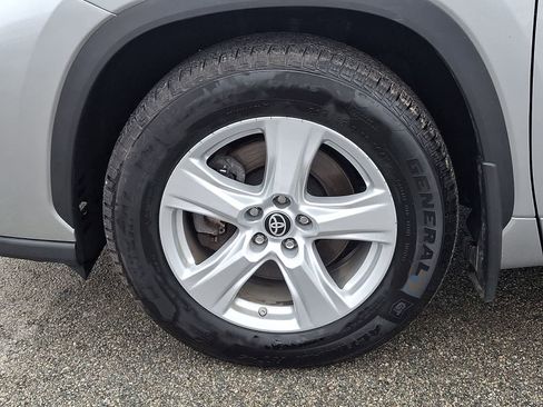 Used 2023 Toyota Highlander LE image 10