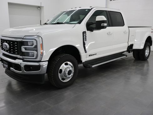 Used 2023 Ford F350 Lariat w/ FX4 Off-Road Package image 8