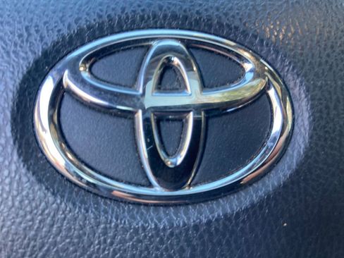 Used 2022 Toyota Camry SE image 26