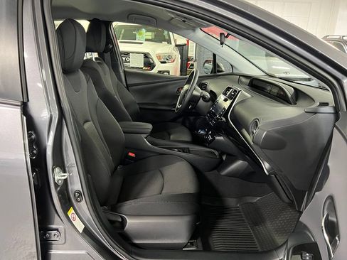 Certified 2022 Toyota Prius LE FWD image 19
