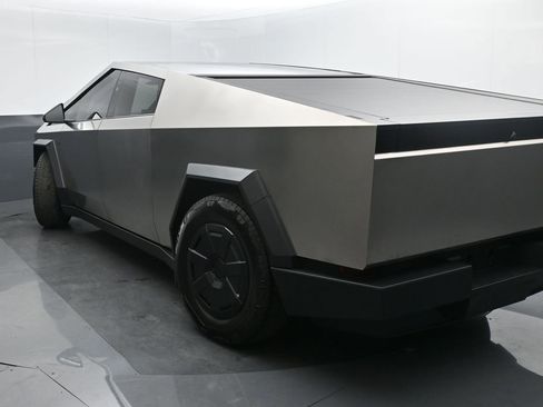 Used 2025 Tesla Cybertruck AWD Crew Cab image 4