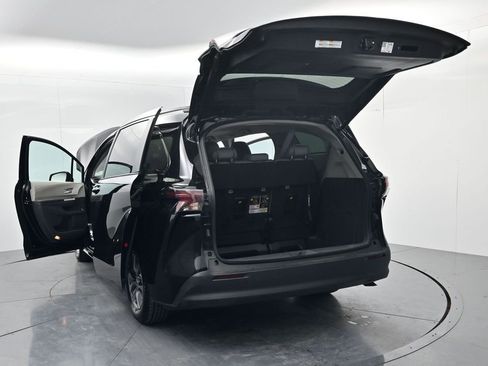 Used 2024 Toyota Sienna XLE image 59