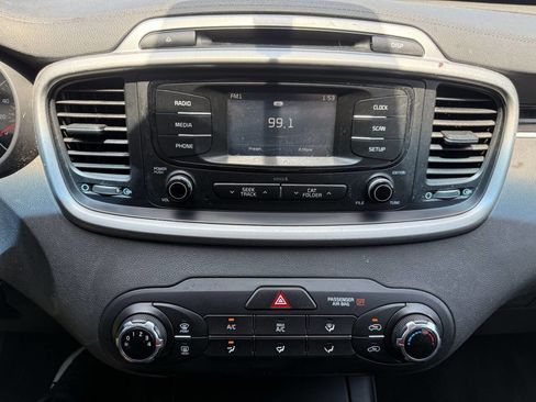 Used 2016 Kia Sorento FWD image 23