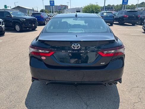 Used 2021 Toyota Camry SE w/ Cold Weather Package FWD image 6
