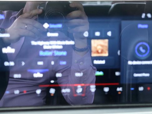 Used 2025 Ford Mustang Premium image 27