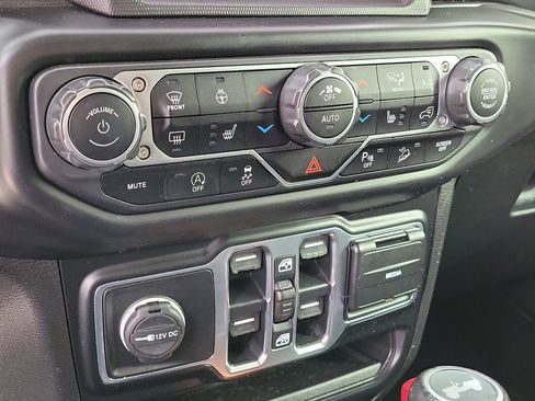 Used 2021 Jeep Wrangler Unlimited Sahara image 30