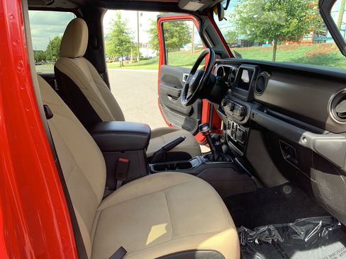 Used 2020 Jeep Gladiator Sport w/ Quick Order Package 23S AWD/4WD image 35