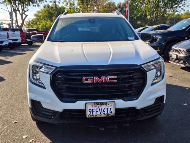 Used 2023 GMC Terrain SLE w/ Driver Convenience Package FWD image 2