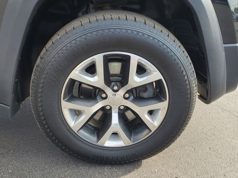 Used 2014 Jeep Cherokee Trailhawk AWD/4WD image 30