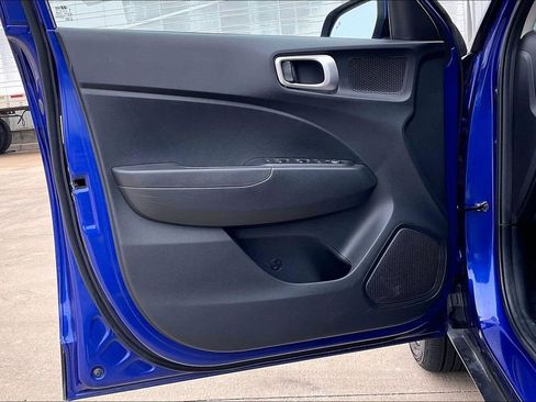 Used 2025 Hyundai Venue SEL FWD image 22