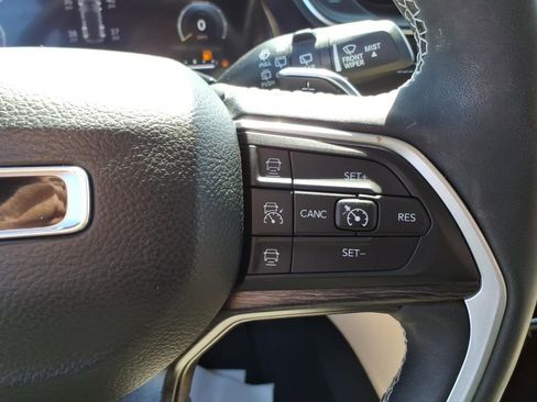 Used 2023 Jeep Grand Cherokee Limited image 20