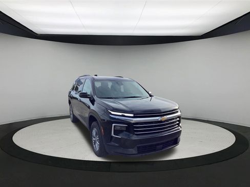 Used 2025 Chevrolet Traverse LT AWD/4WD image 2