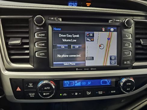 Used 2019 Toyota Highlander SE w/ Carpet Mat Package (TMS) FWD image 21