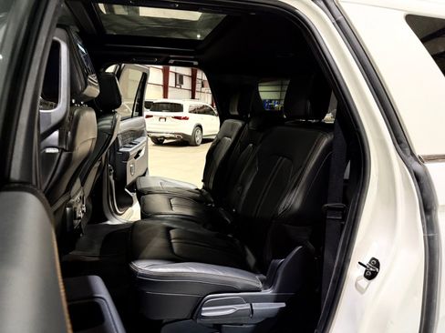 Used 2022 Ford Expedition Max Platinum AWD/4WD image 18